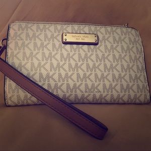 MICHAEL KORS WRISTLET WALLET